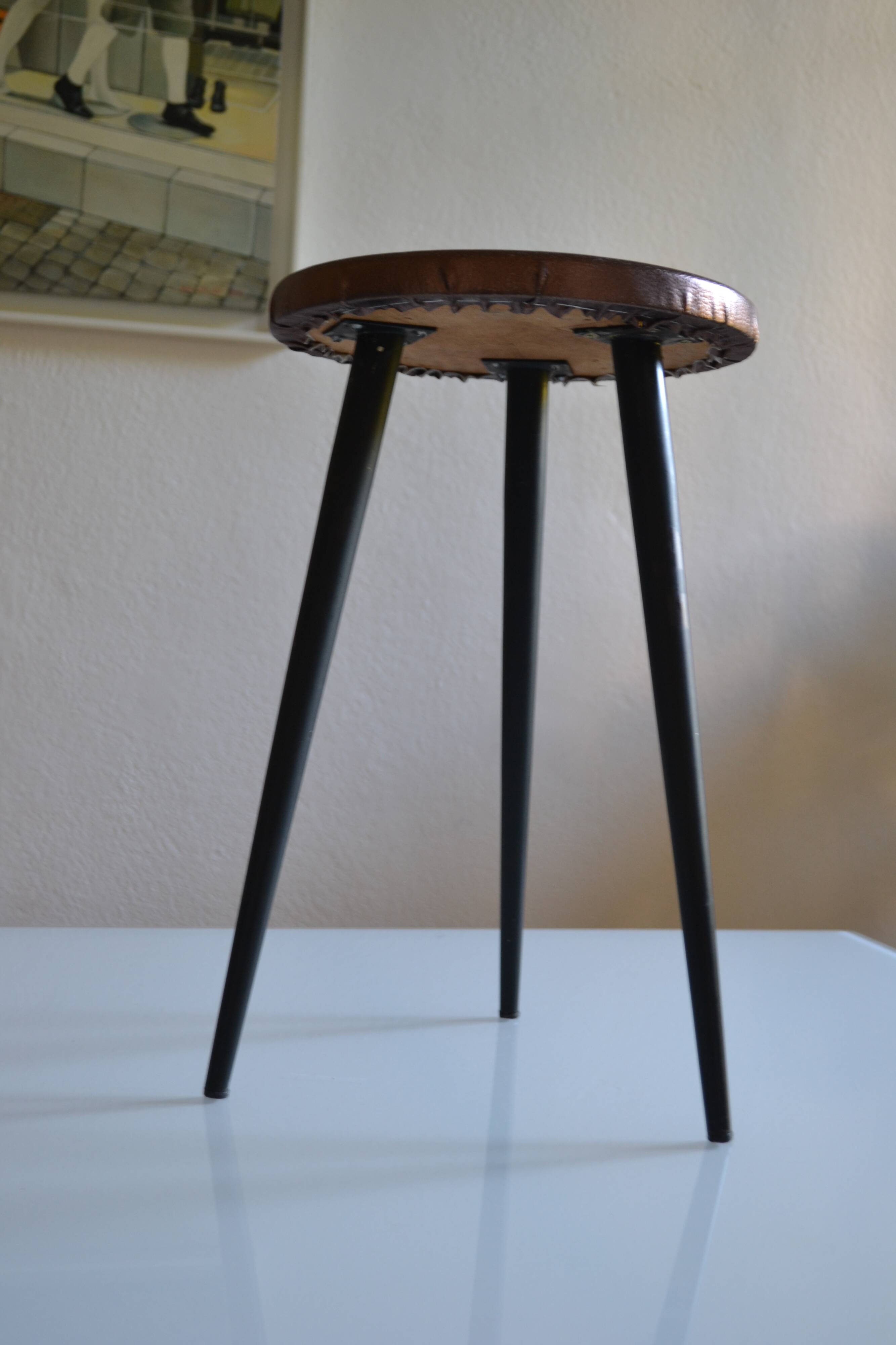 Table d'appoint, bout de canapé, petit guéridon tripode 1950