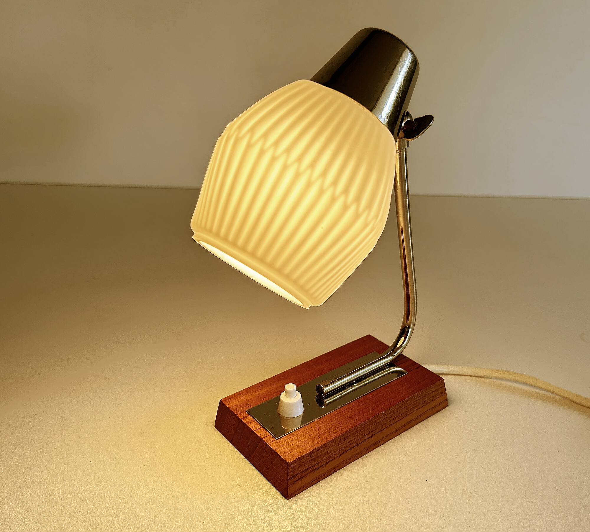 Lampe Scandinave Vintage. Teck Verre