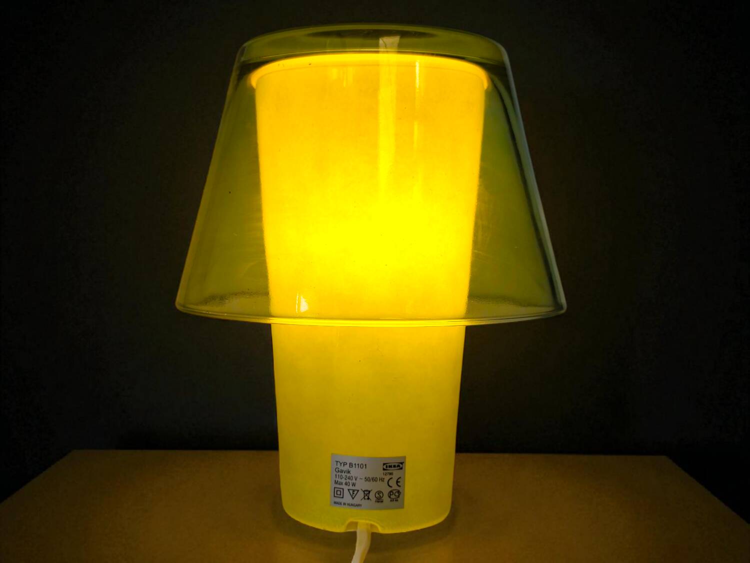 Lampe de table IKEA Gavik – Design en verre jaune-vert vibrant