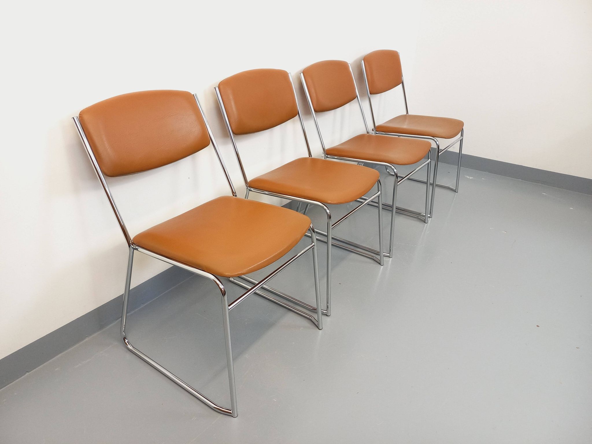 4 vintage sleigh chairs from the 70s, in designer chrome metal
