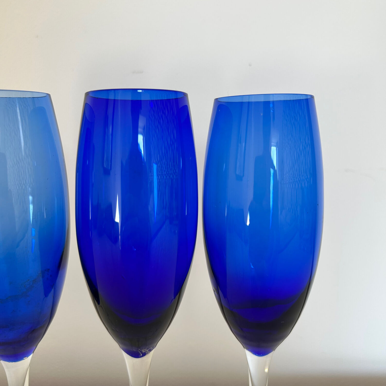 Set of 4 blue flutes