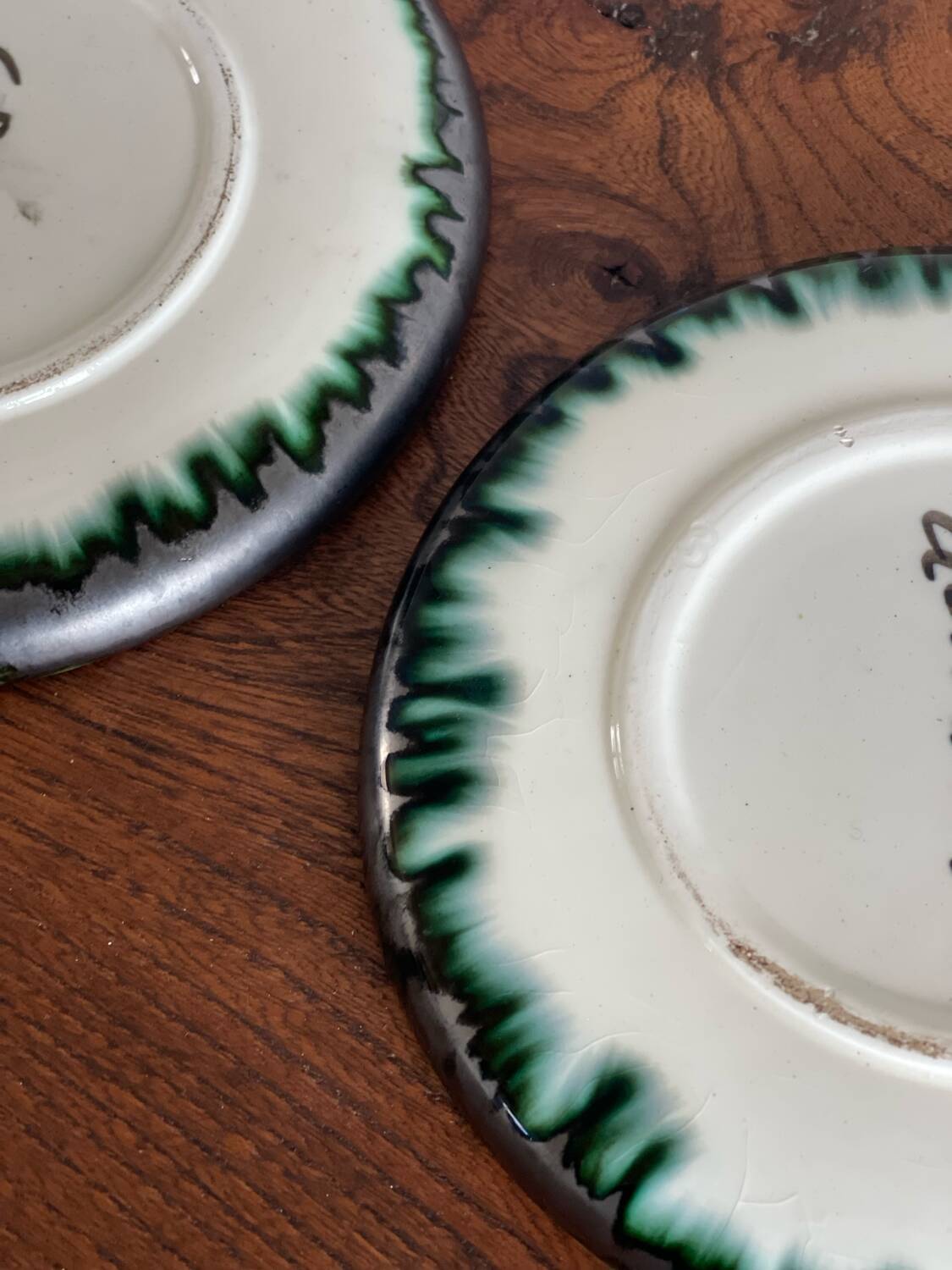 6 tasses en faïence de Quimper.