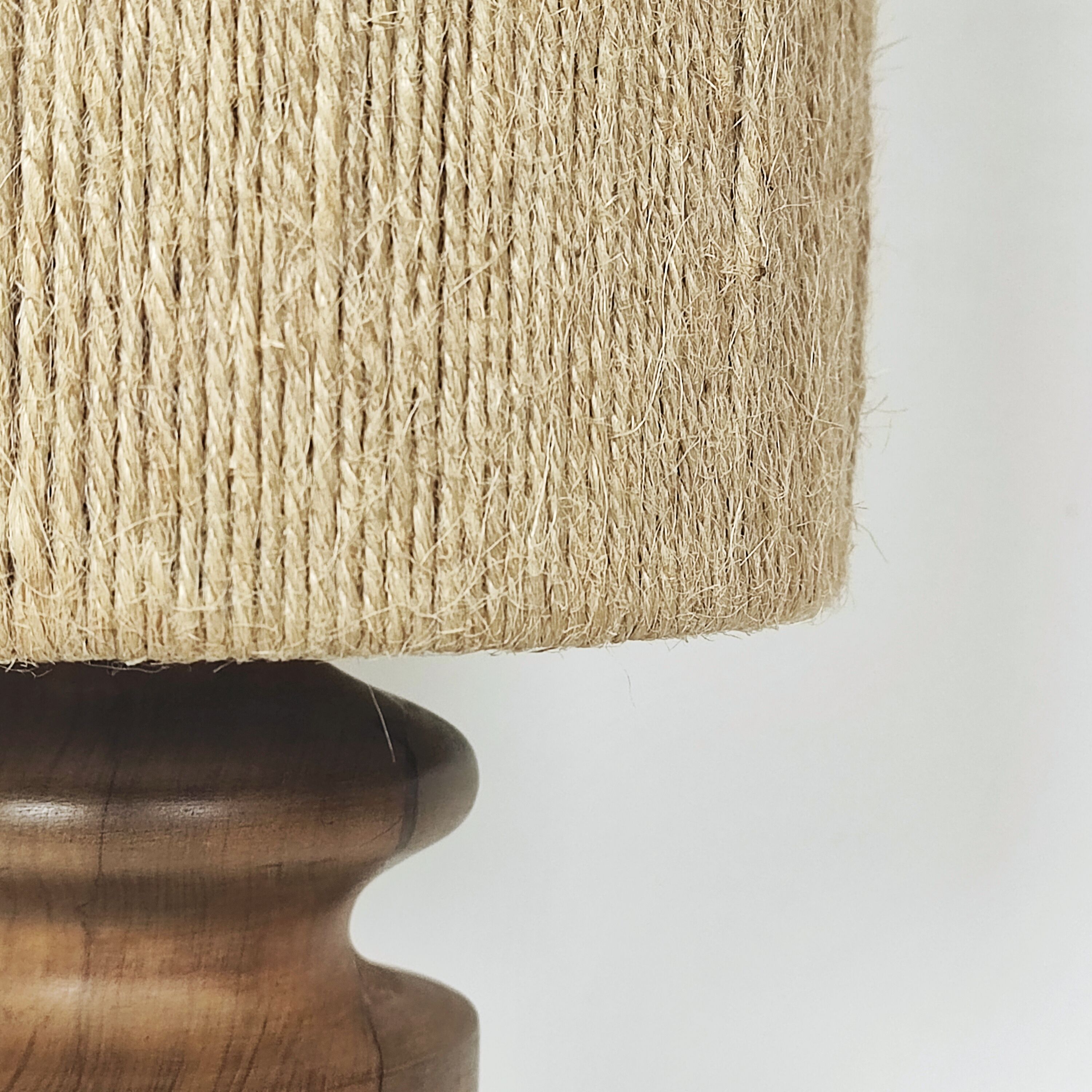Lampe bois et corde