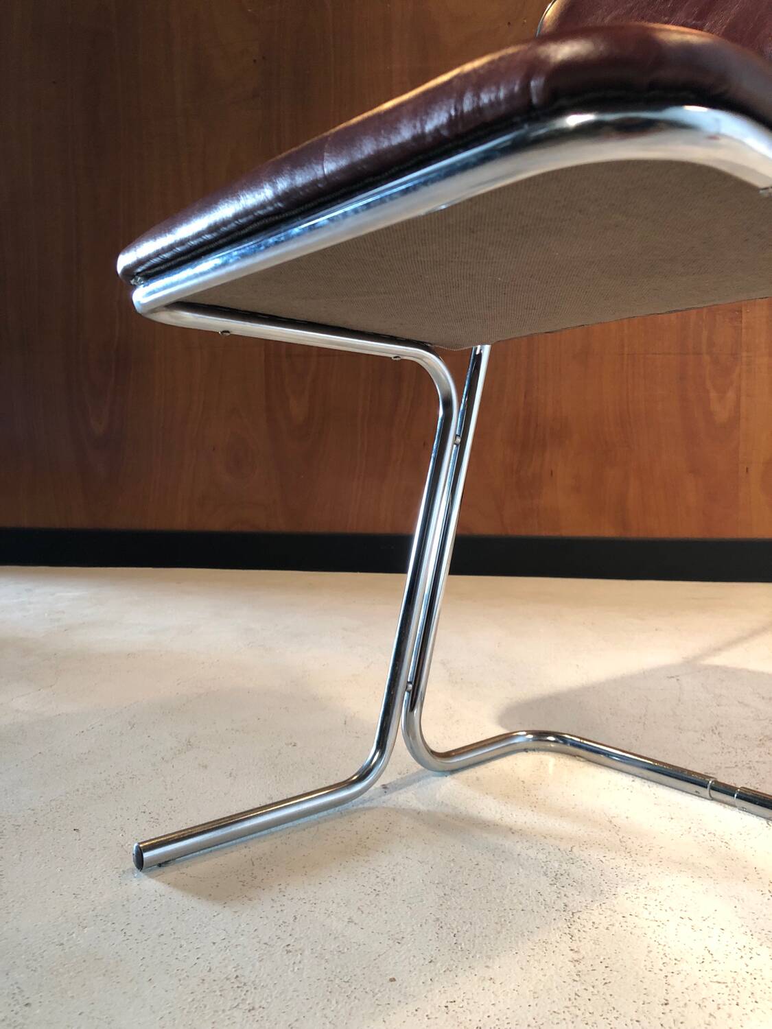 Chaise vintage vers 1970 - cuir et chrome