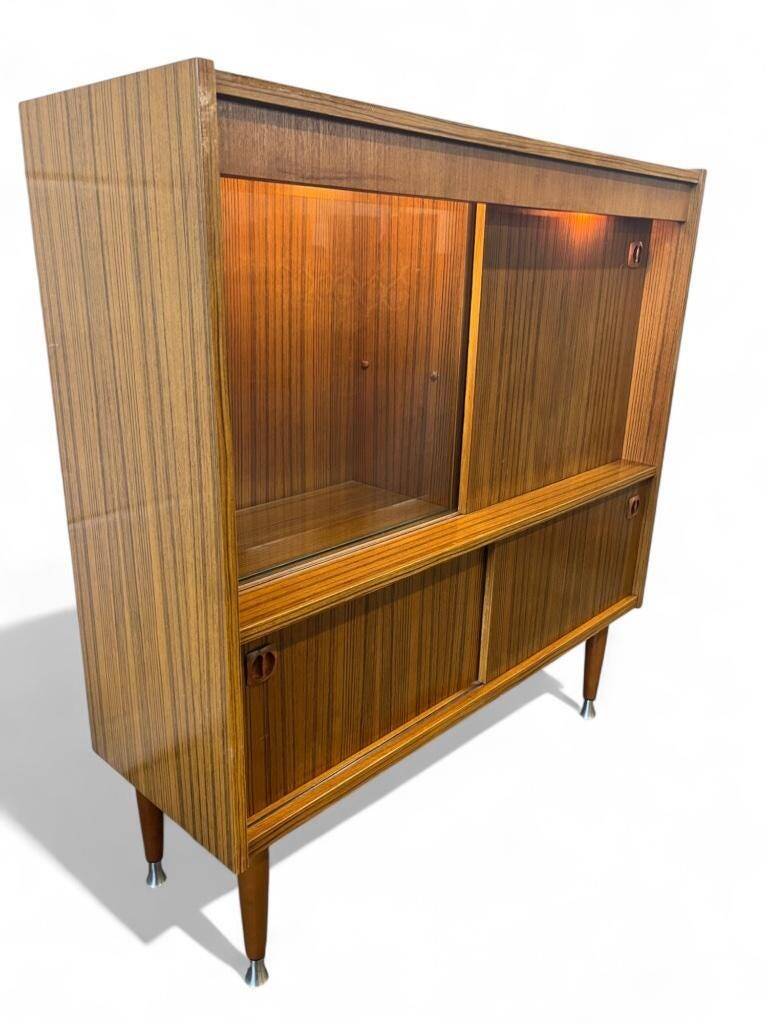 Vintage display cabinet / bar cabinet / cabinet with lighting