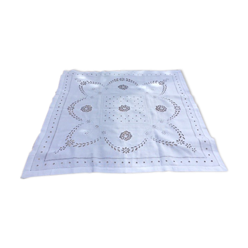 Linen table centre