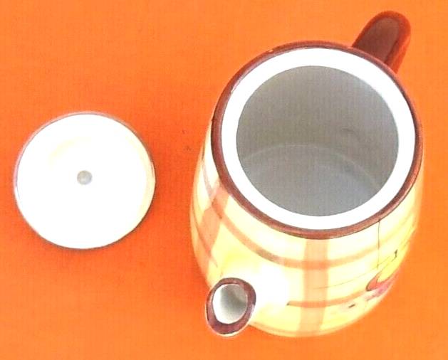Ceramic coffee maker with fruit decoration