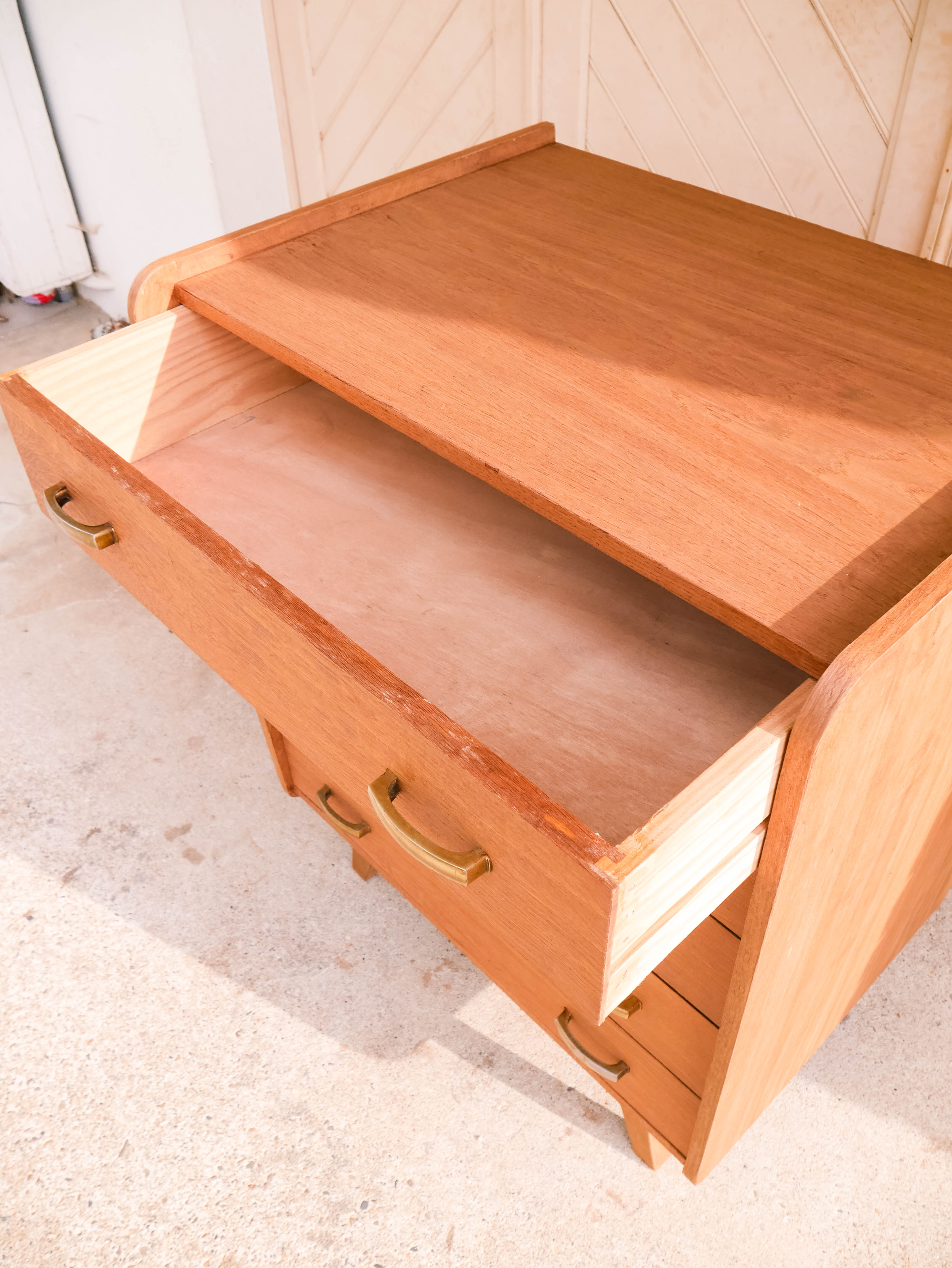 Chest of drawers compass feet