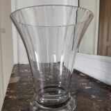 Vase en verre ciselé transparent