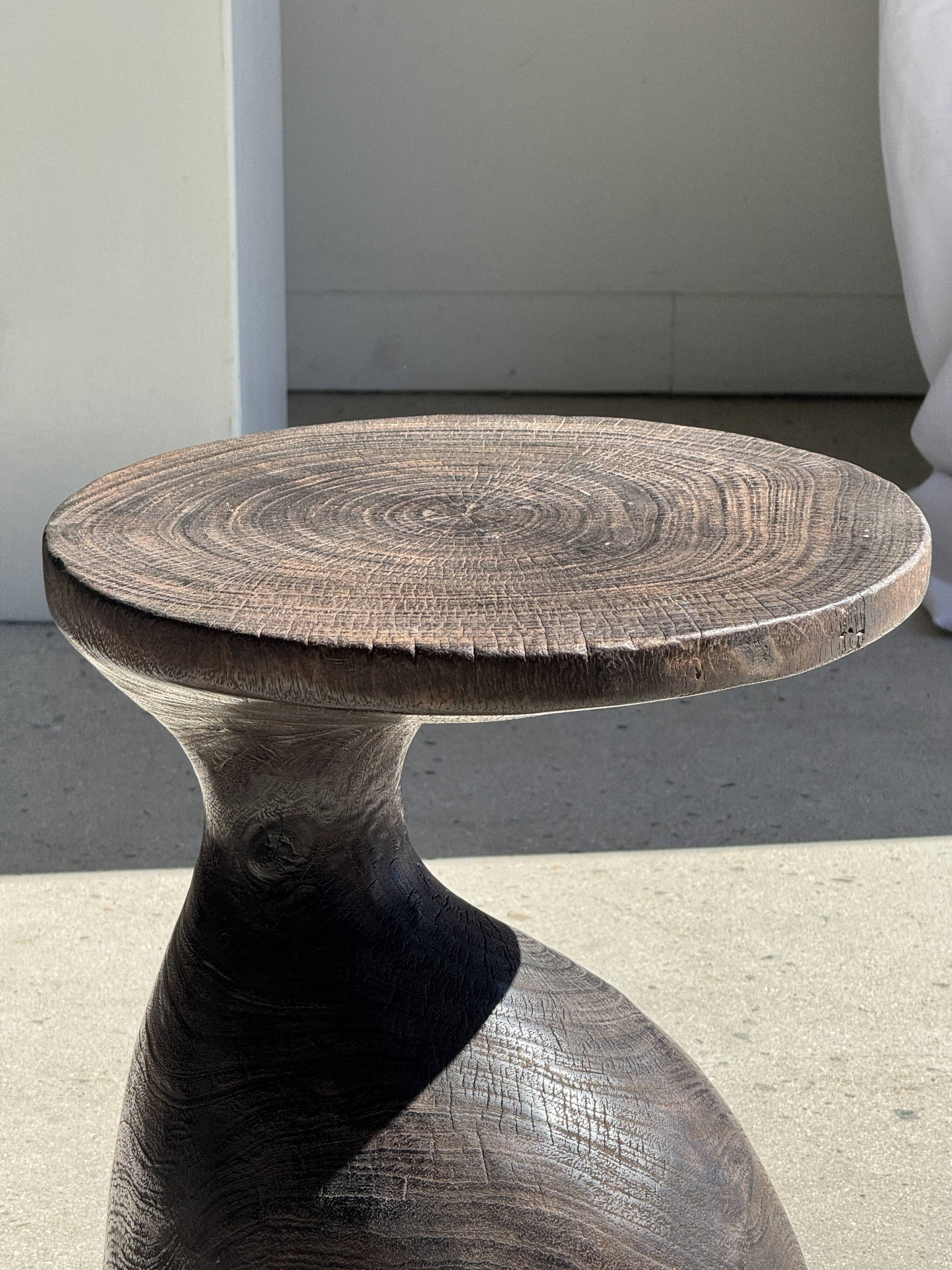 Sexy Neck - Solid wood (monoxyle) brown side table