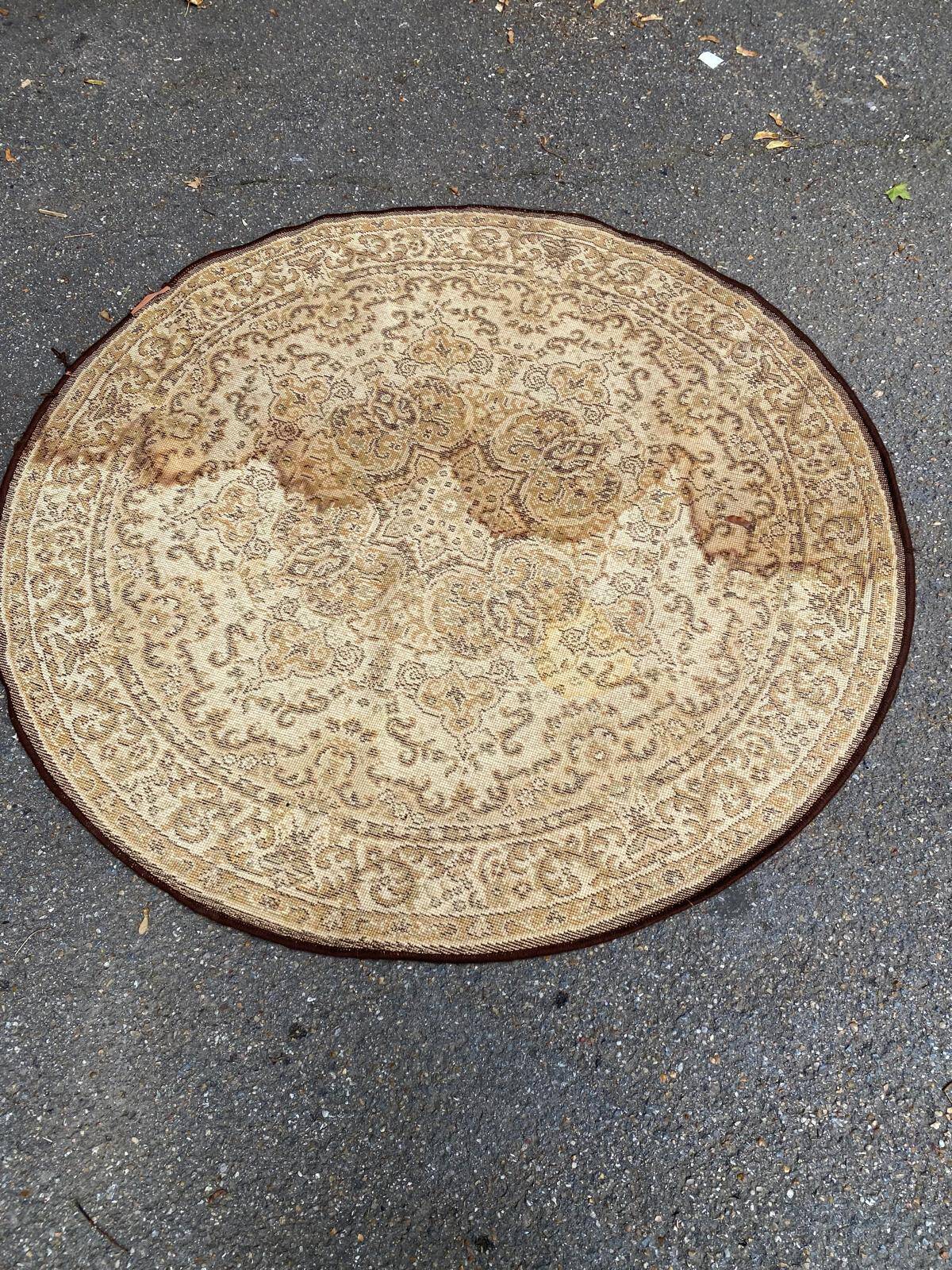 Round Persian wool rug 140cm