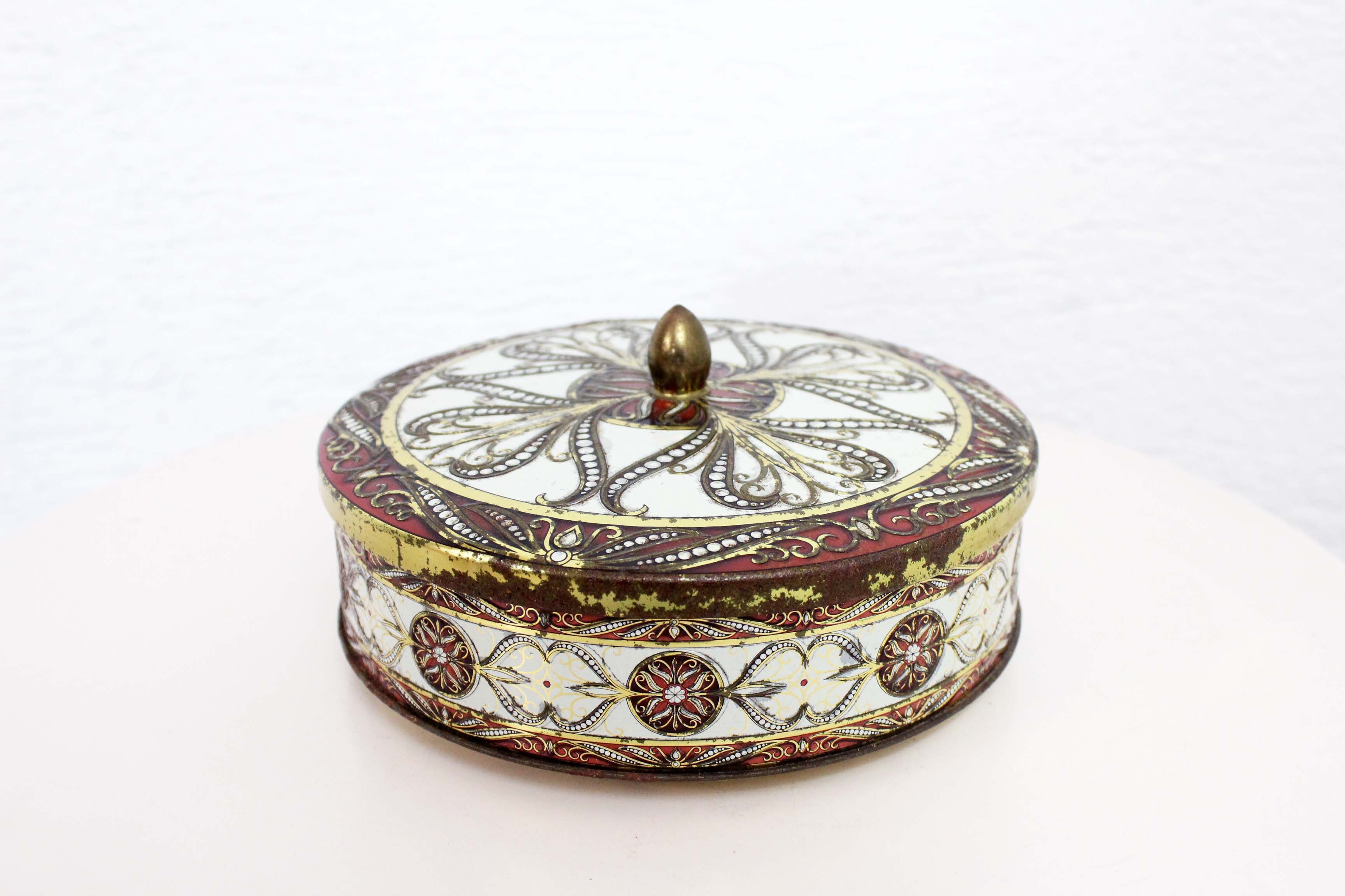 Old delacre box, art nouveau