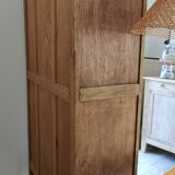 Armoire parisienne décapée, bois brut