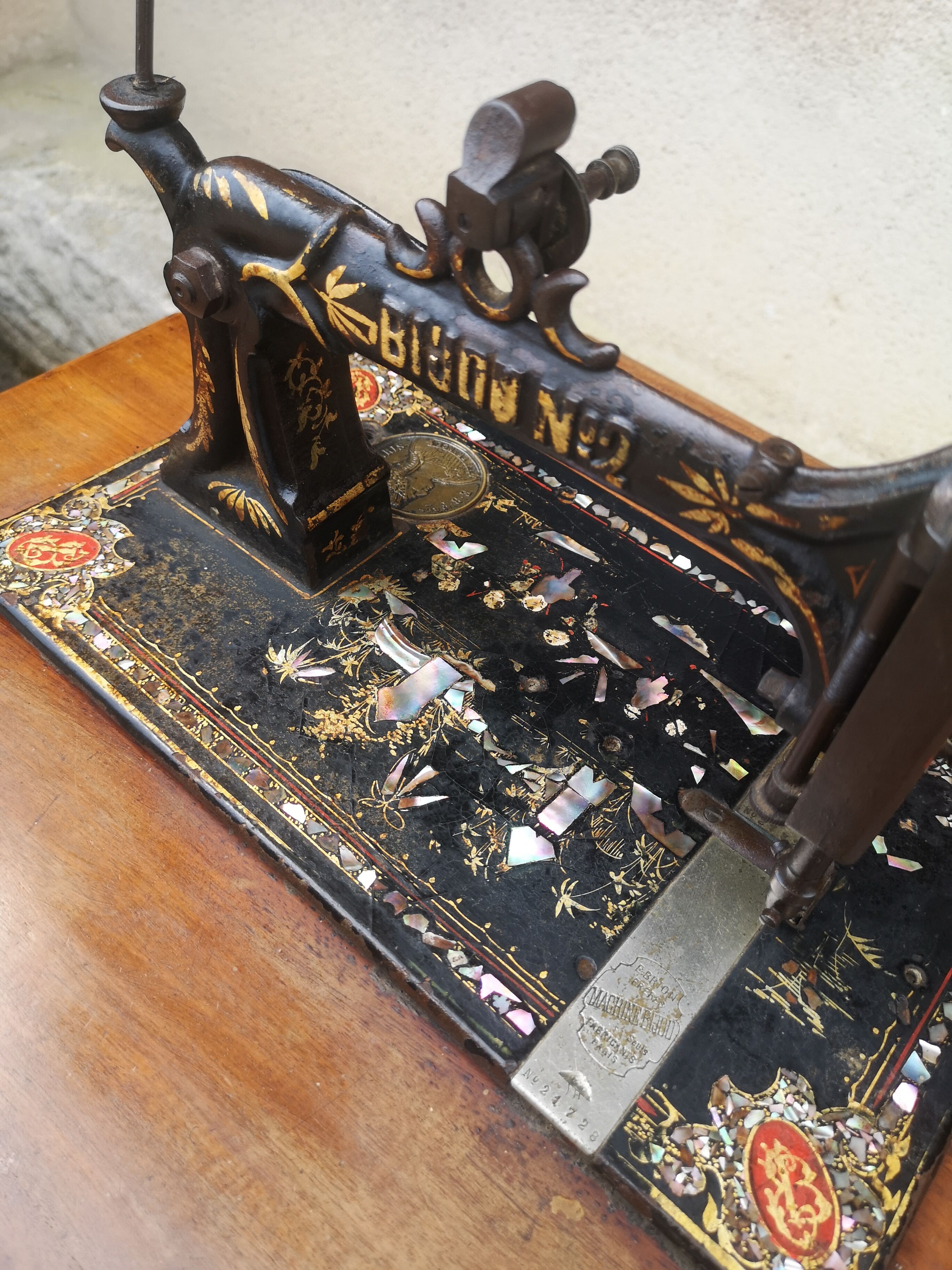 Bijou sewing machine