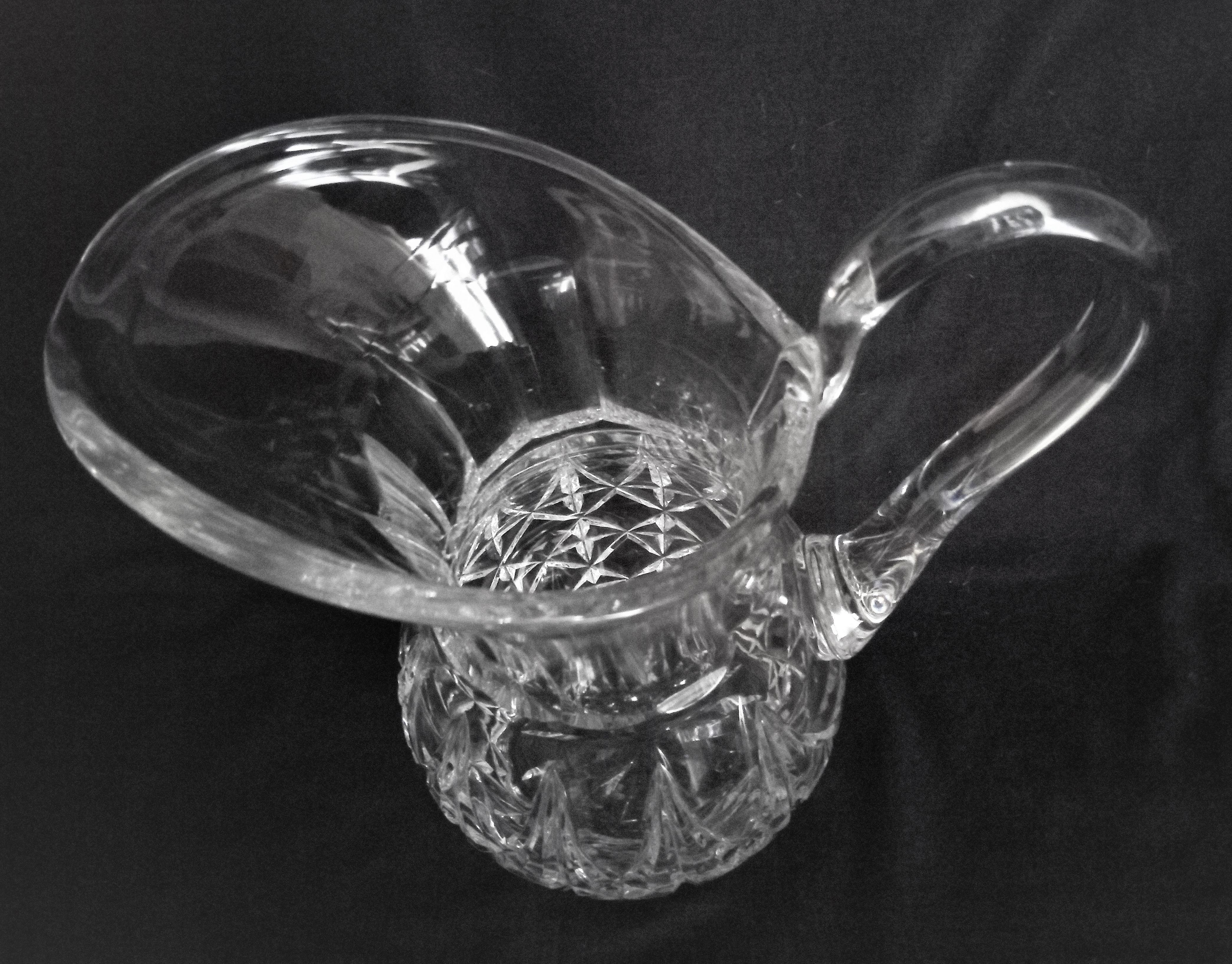 Carafe à eau en cristal taillé de Saint Louis, signée