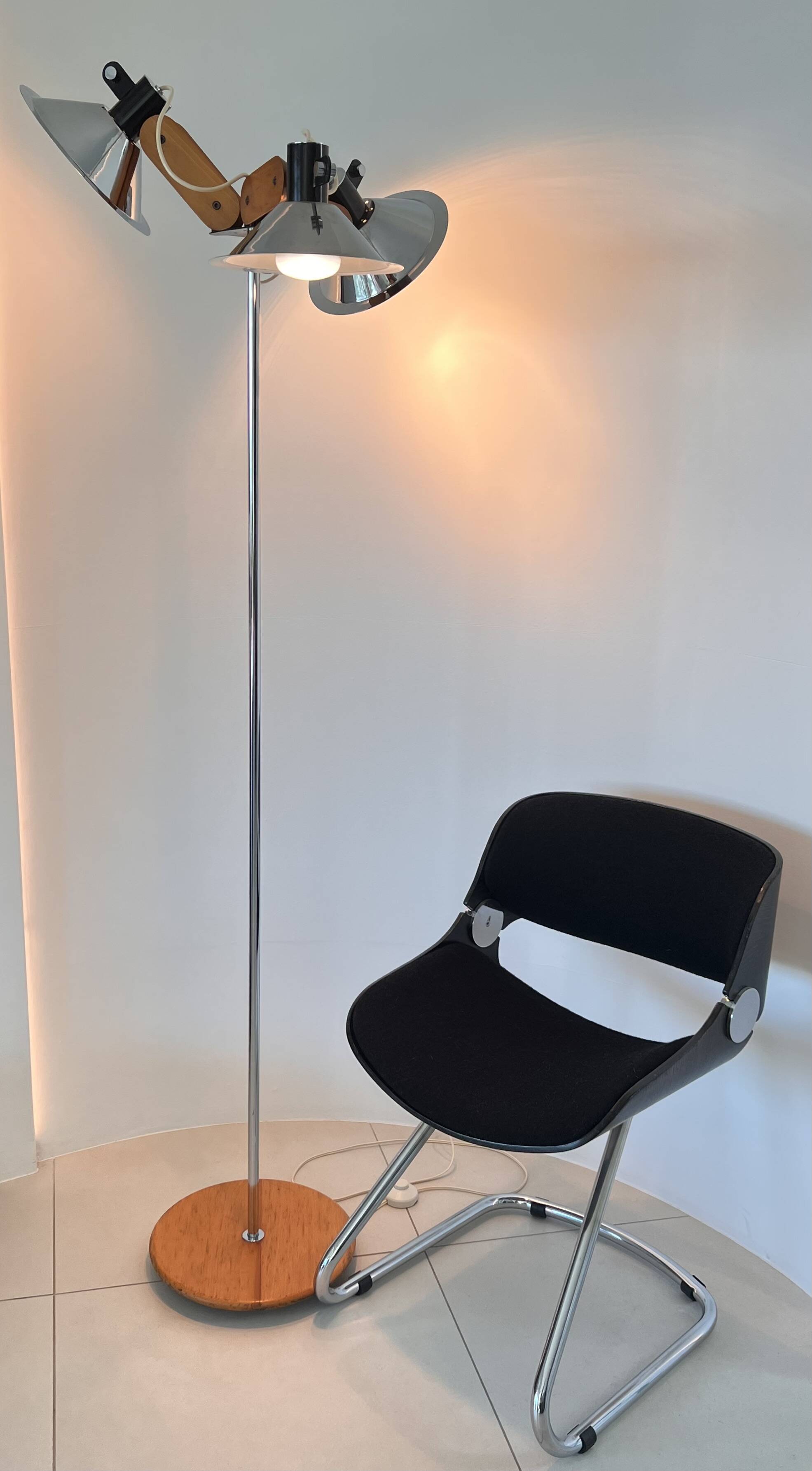 Three-light floor lamp in wood and chrome metal, Spain 1970s.