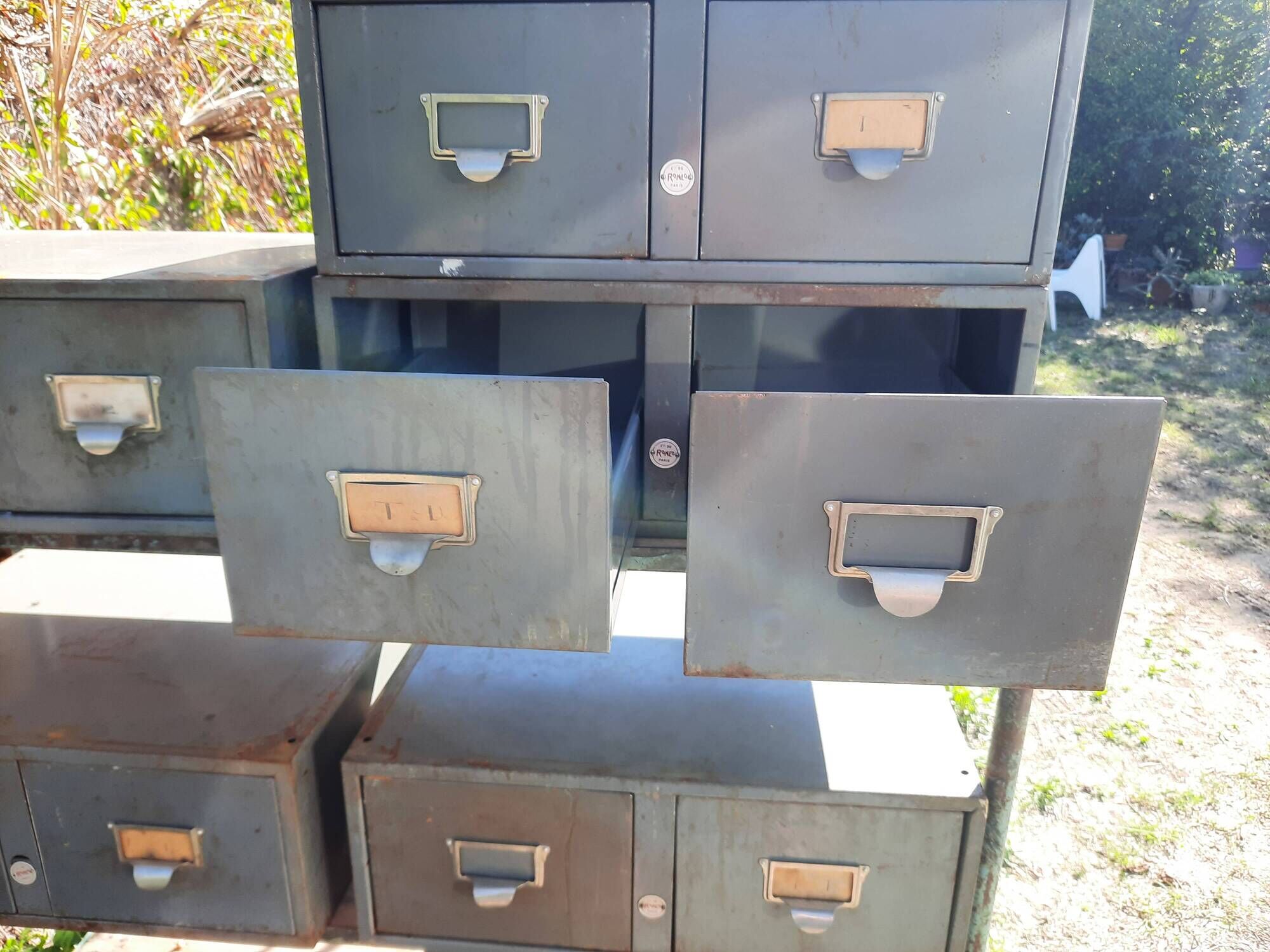 Roneo industrial drawer units
