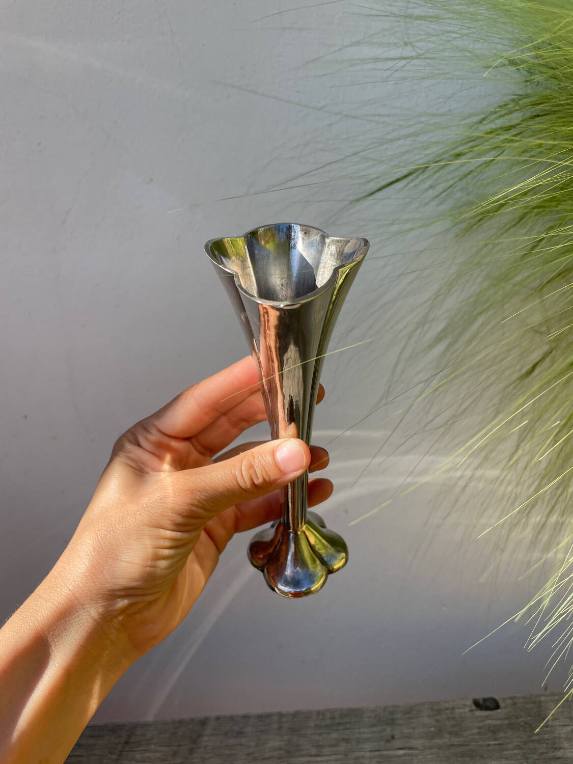 Petit vase art nouveau  en métal argenté