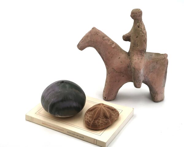 Vase soliflore boule en grès de Stella Bakatsi, Grèce années 70