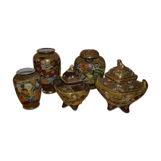 Lot de cinq miniatures en céramique japonaise