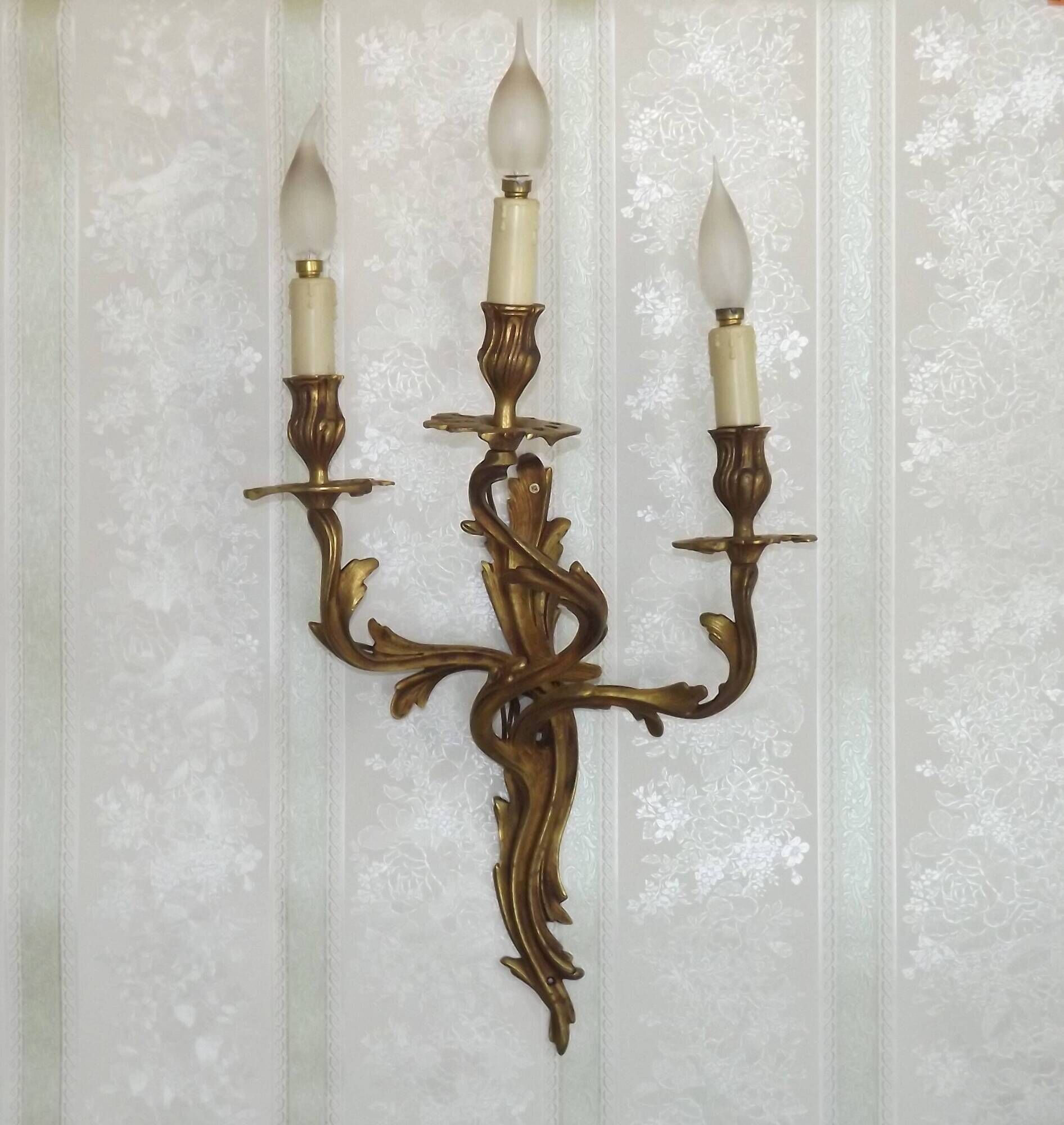 Magnificent French Vintage Bronze Triple Light Acanthus Leaf Wall Sconce 4798