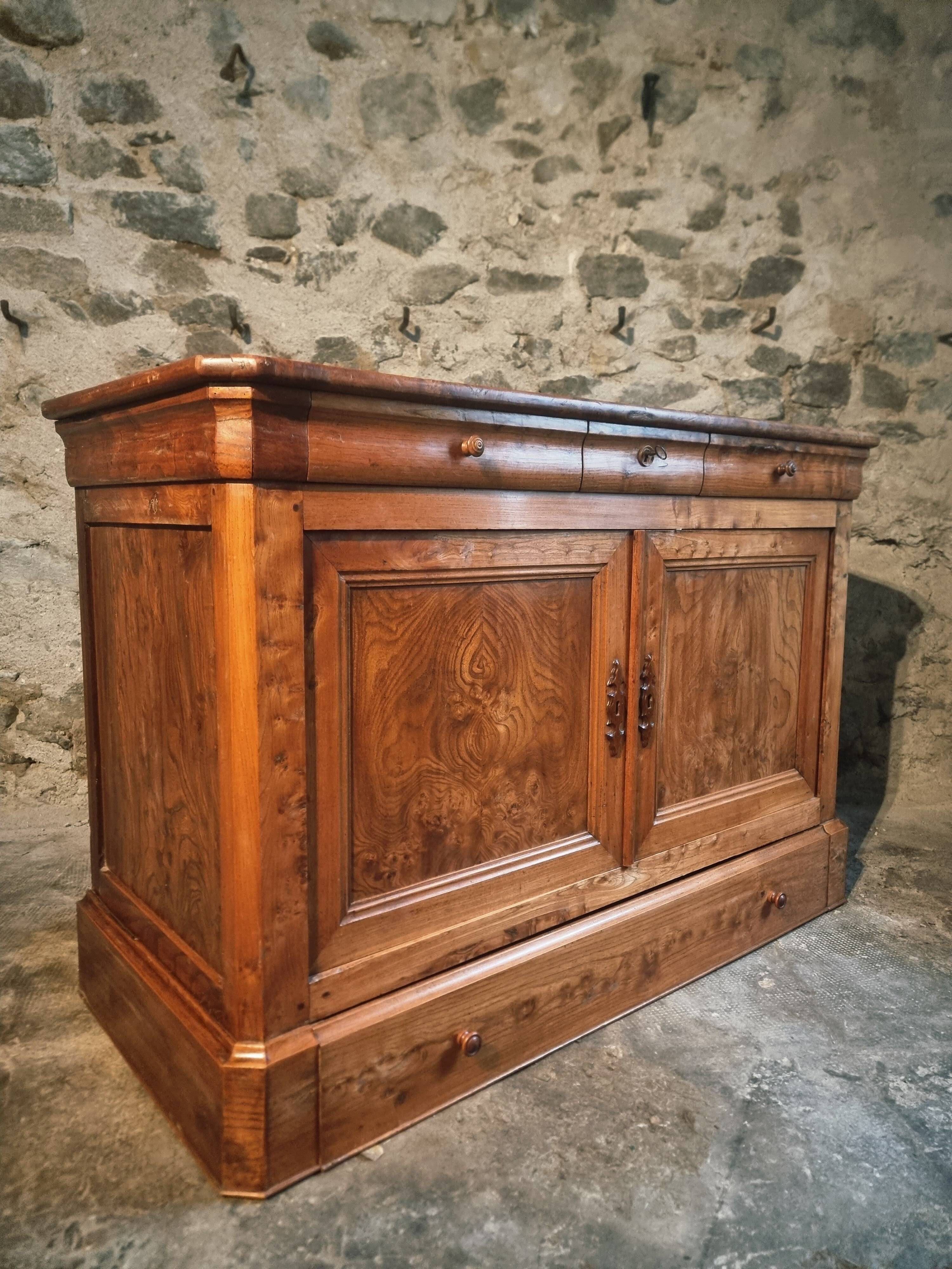 French buffet from the 19th century in elm with drawers – Louis Philippe period