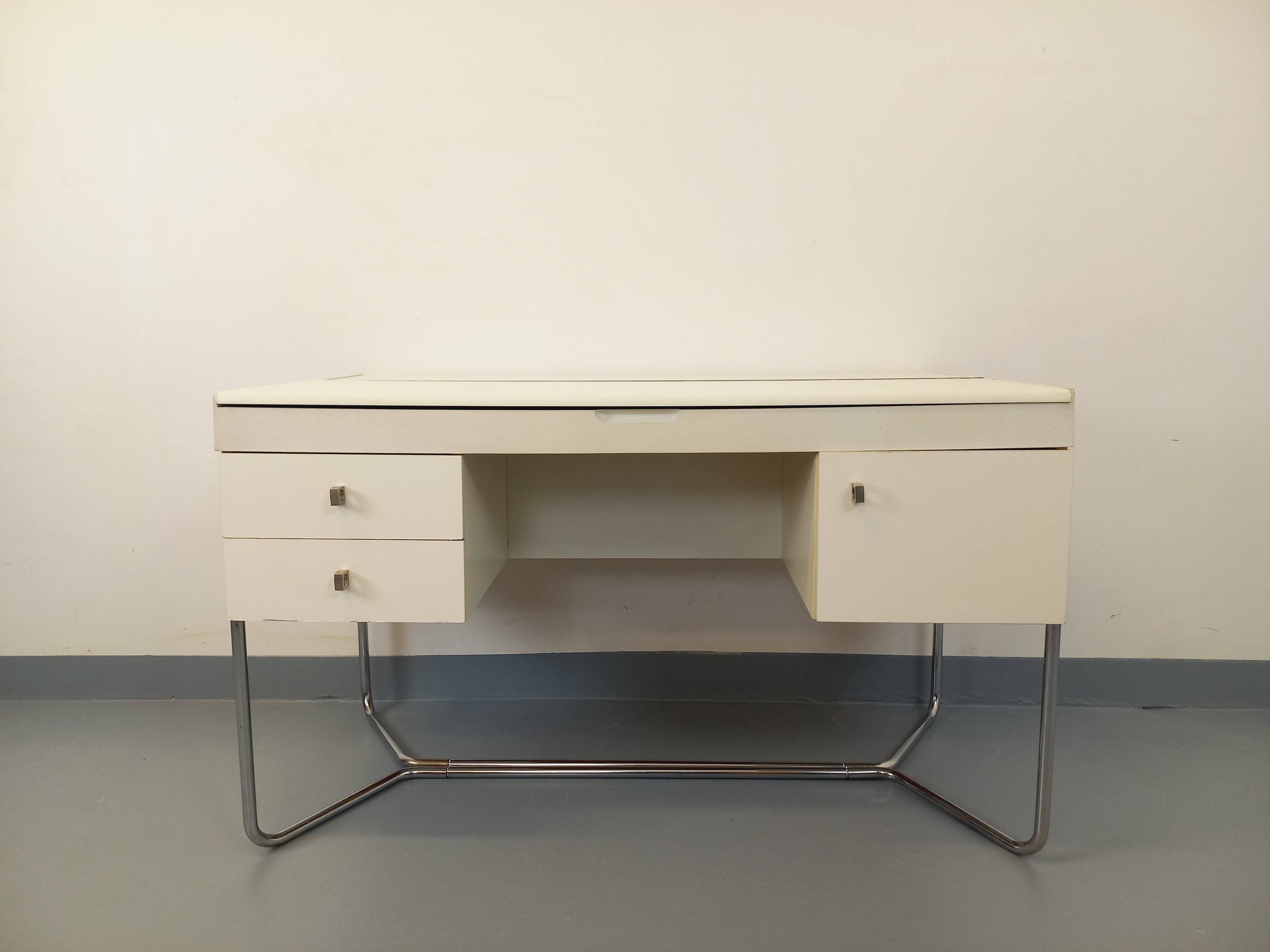 Vintage Bauhaus style desk in melamine and chrome metal from the 1970s.