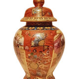 Chinese porcelain vase with lid