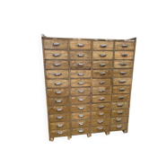 Grand meuble de métier ancien à 44 tiroirs – bois patiné
