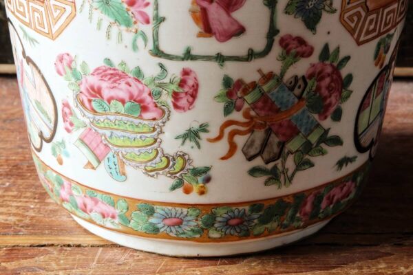 Vase balustre en porcelaine de Canton, 19ème siècle