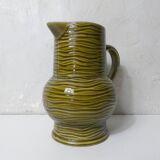 Pichet en barbotine en faïence de Sarreguemines