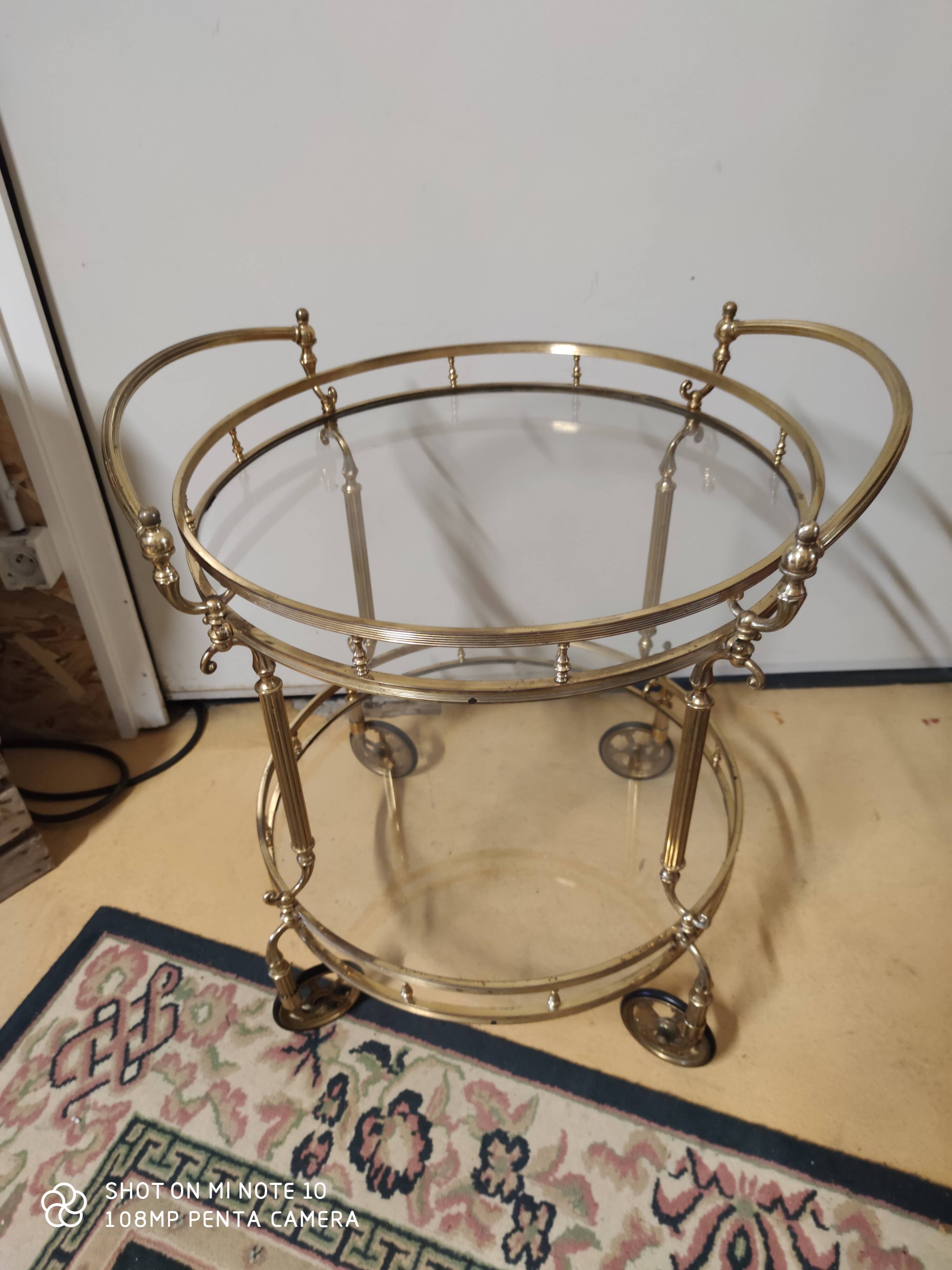 Serving table