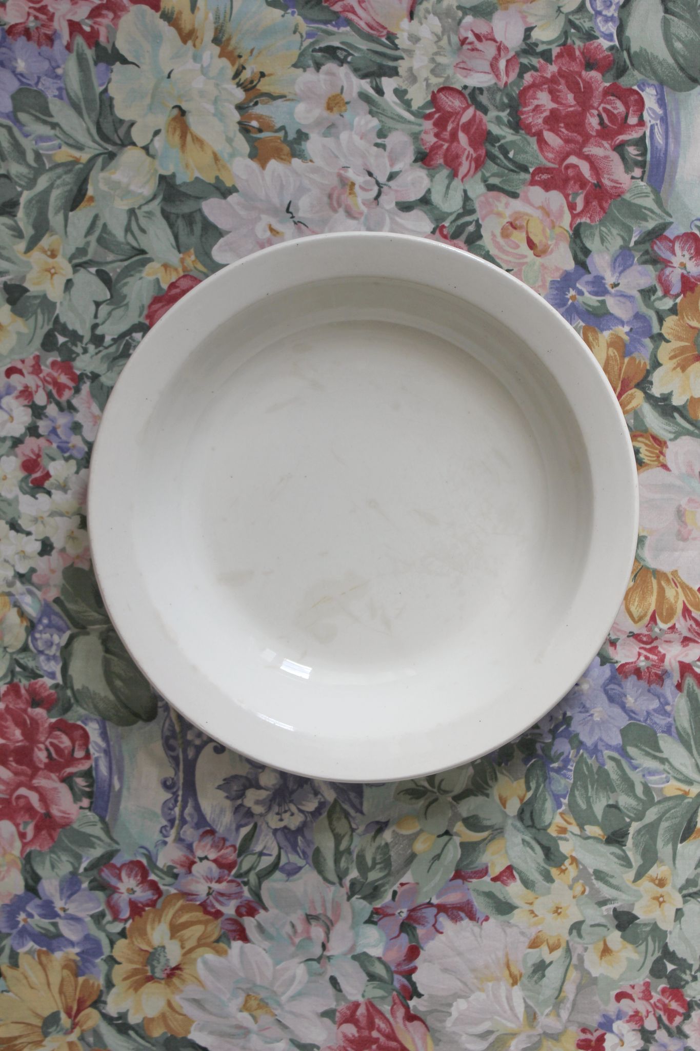 Plat creux saladier blanc en terre de fer Gien