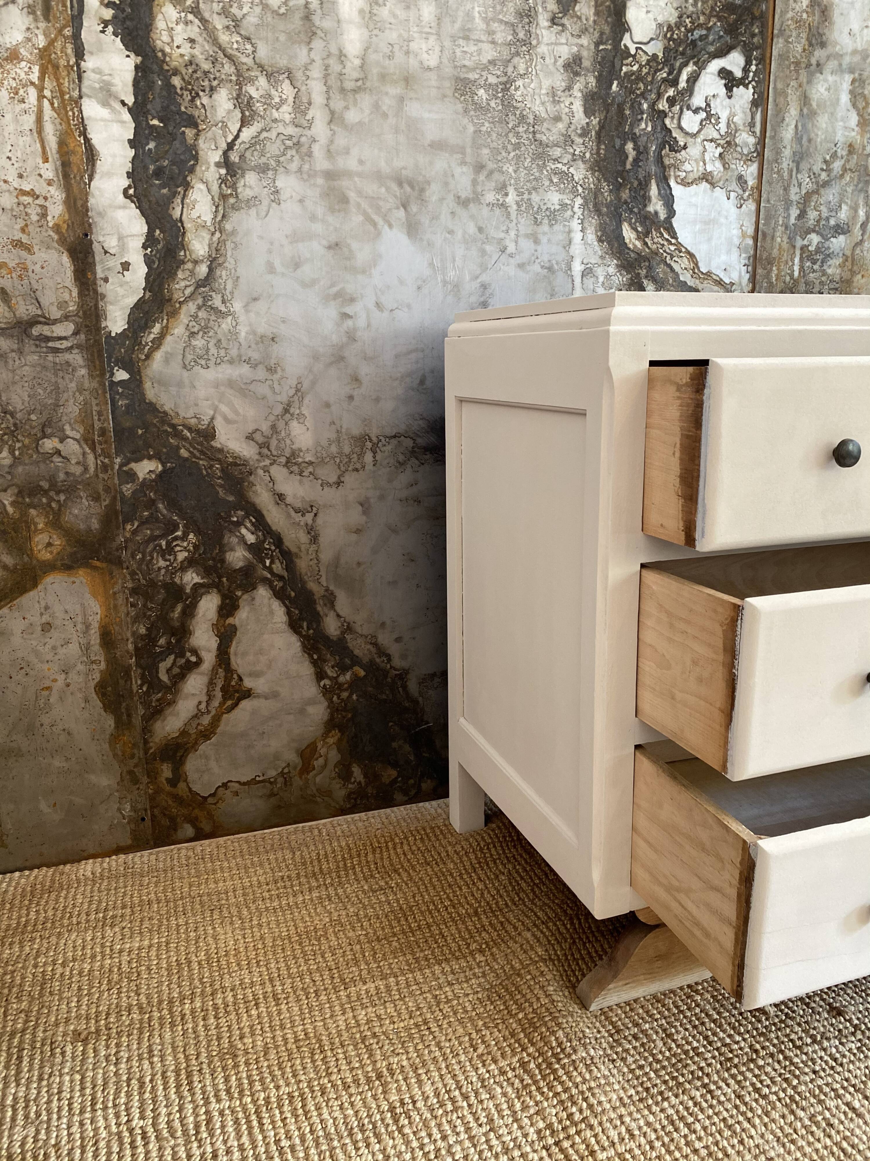 Chest of drawers in oak feet mustache