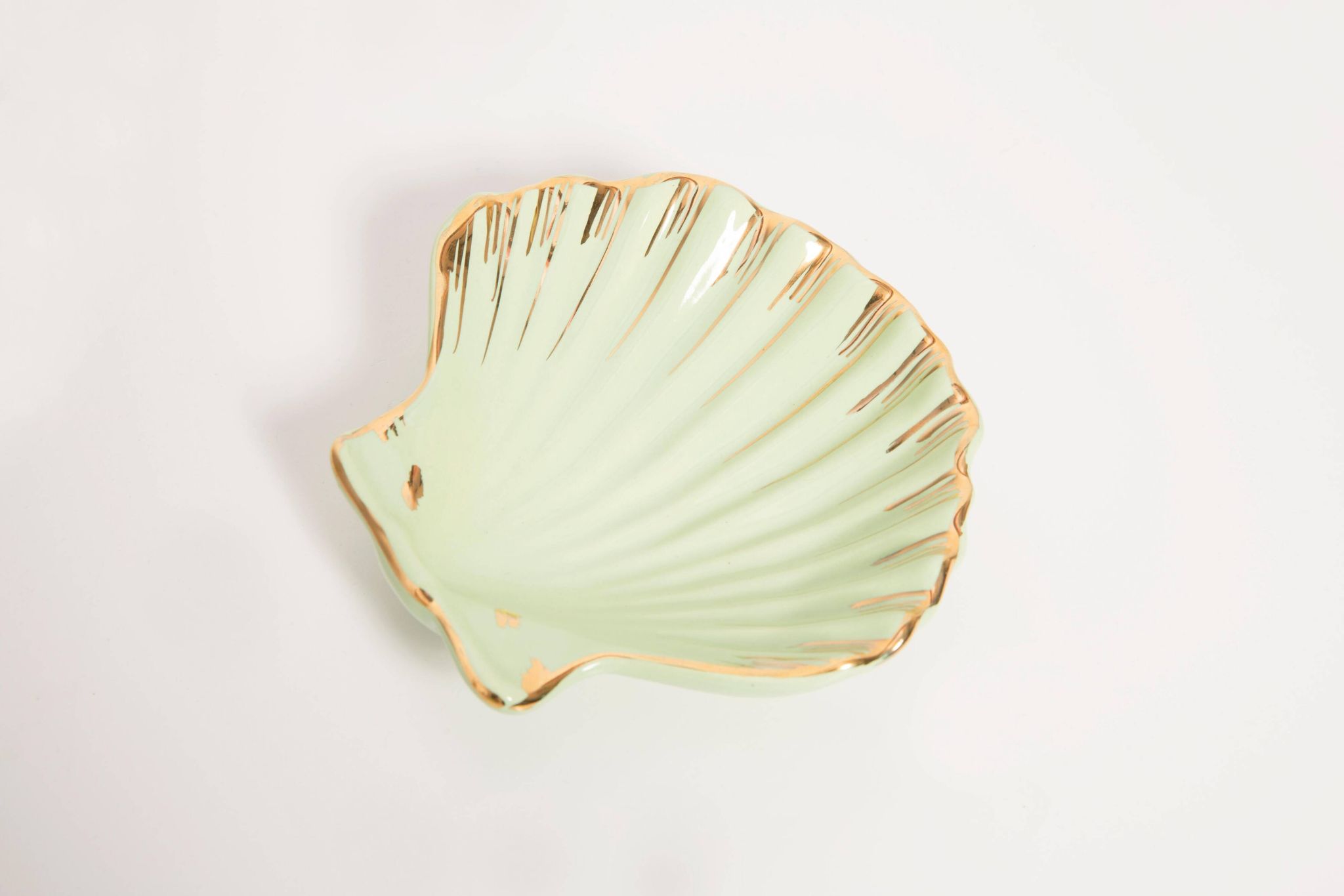 Vintage decorative plate in wood and ceramic with green shells, France, 1960s.