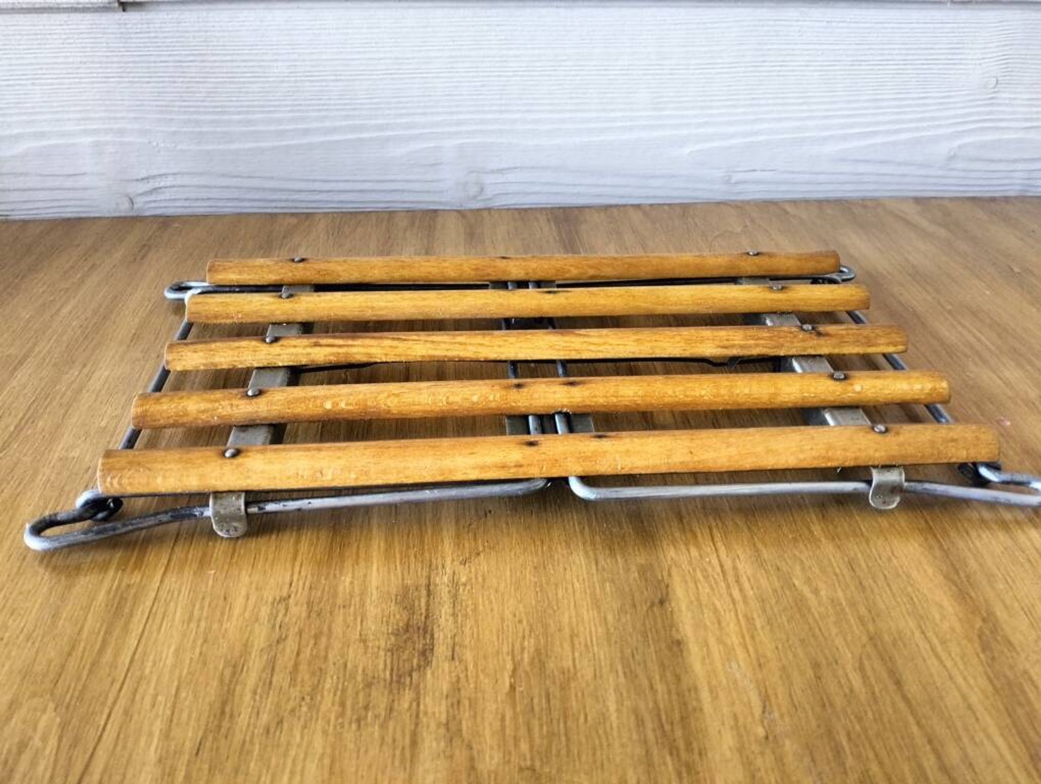 Tabouret pliant en bois