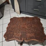 Coffee table with knotted wooden legs in an African pattern