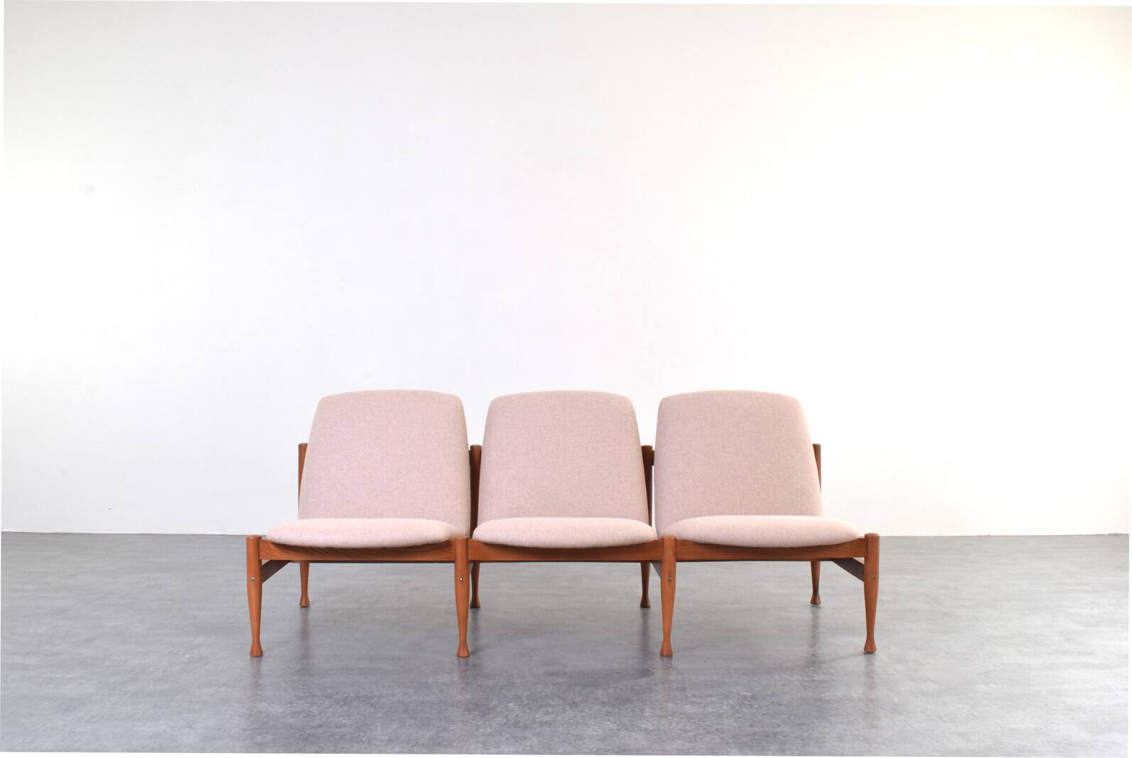 Canapé Mid-Century par Marian Grabiński, années 1960.