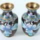 Paire de petits vases en émail cloisonnés Chinois vintage