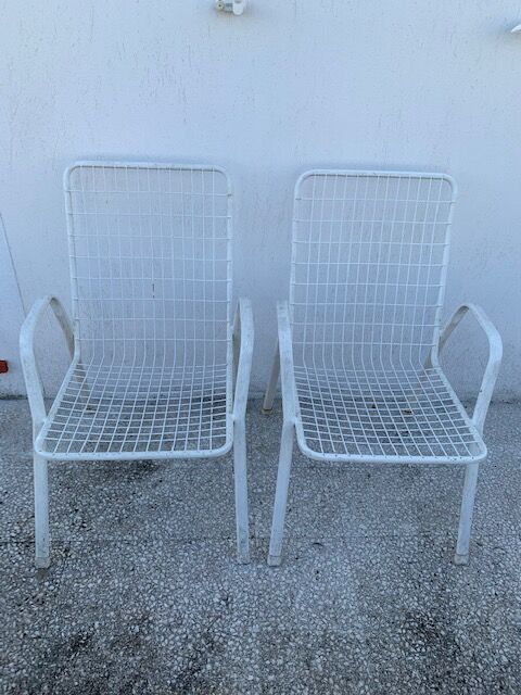 Lot of two metal chairs