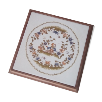 Underside of Provençal dish