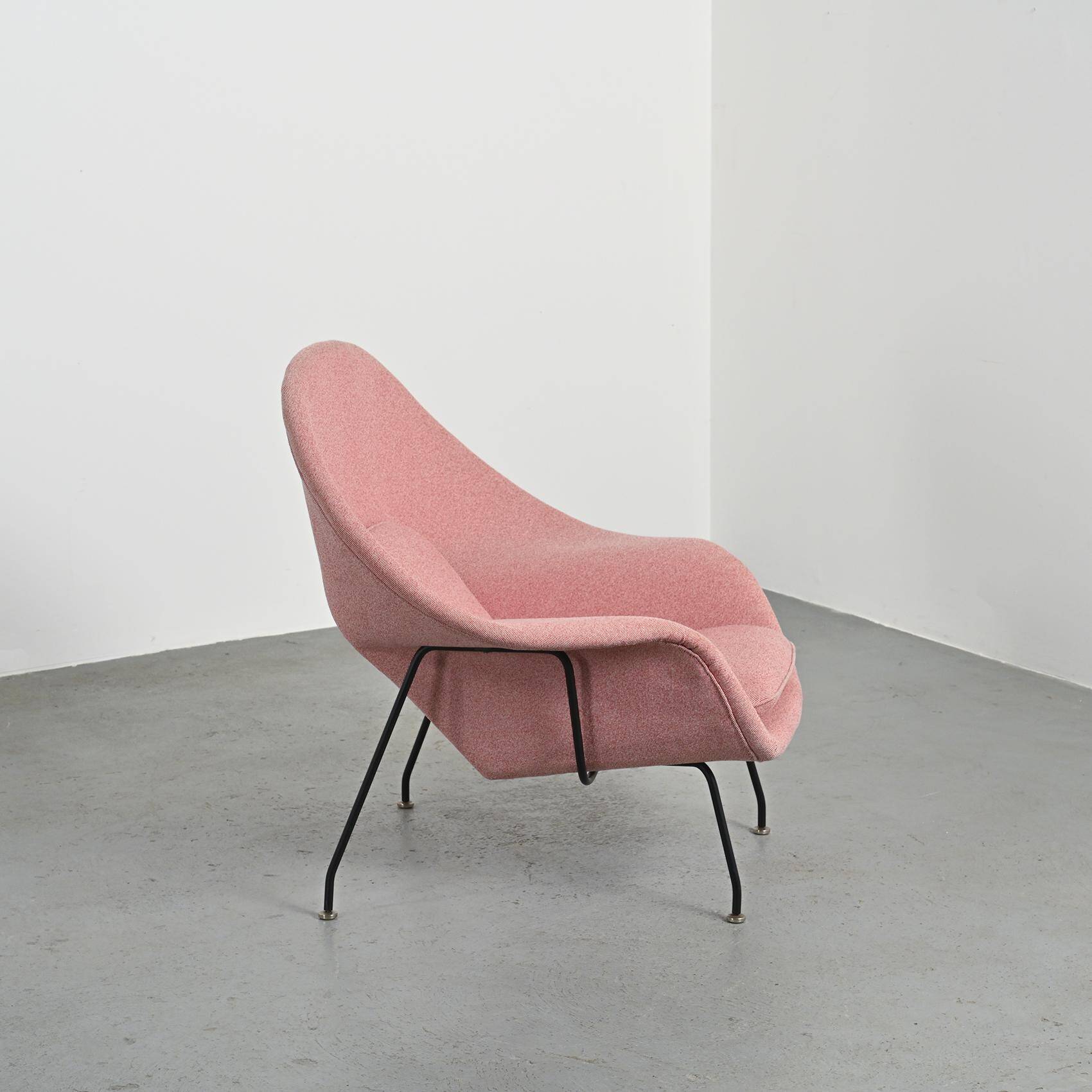 Womb Chair 1st edition by Eero Saarinen, Knoll circa 1948.