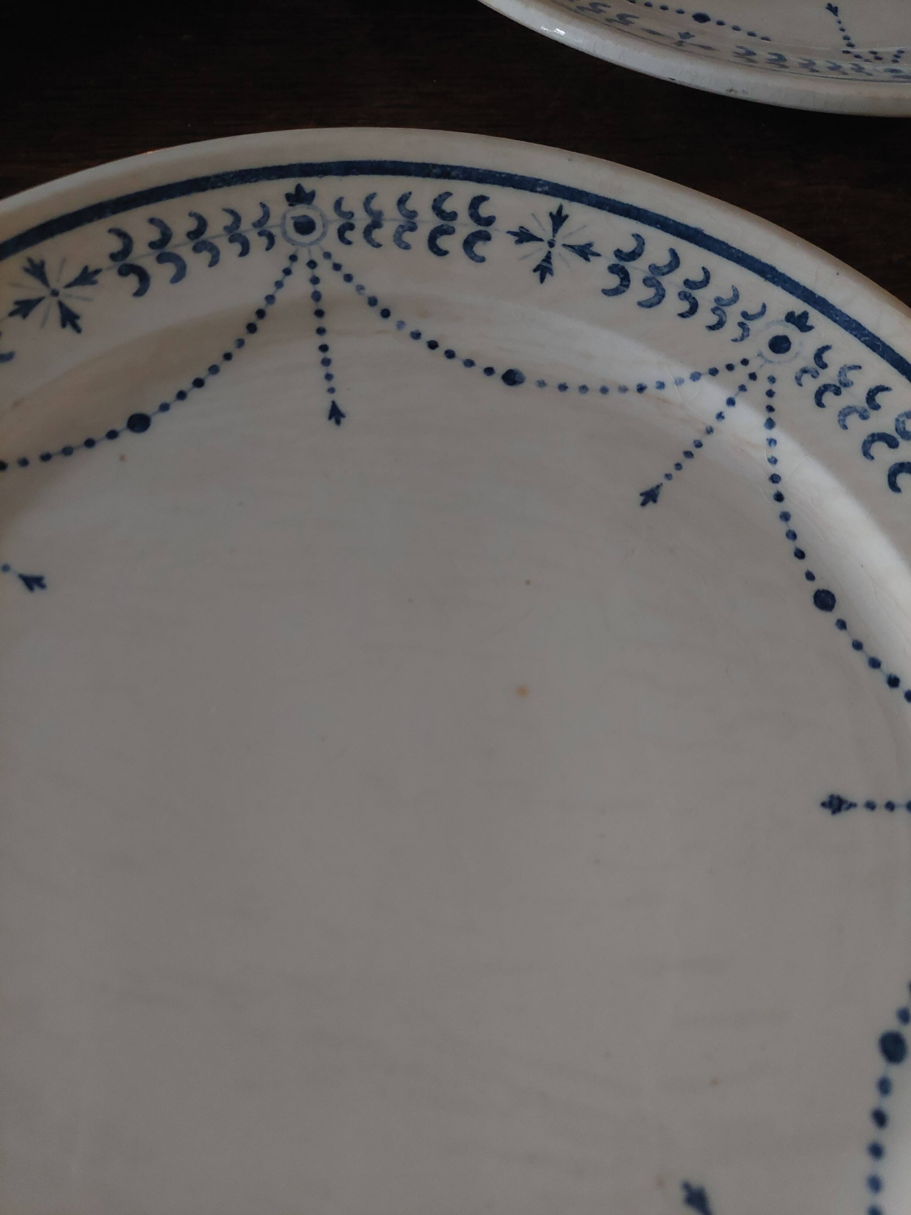 Set of eight flat plates, ironstone, Géon Rouard, Lille decoration, years.