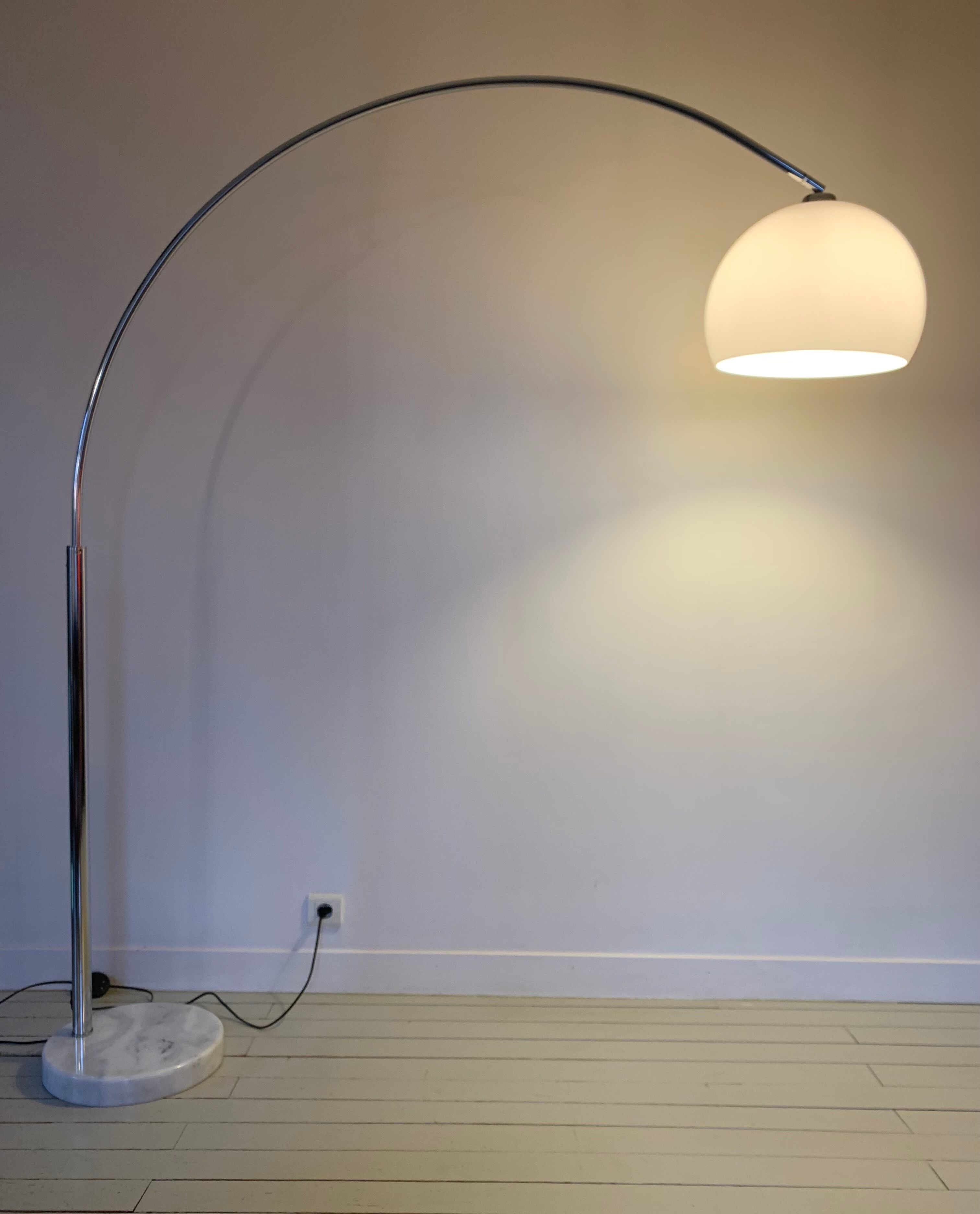 Lampadaire arc avec pied en marbre