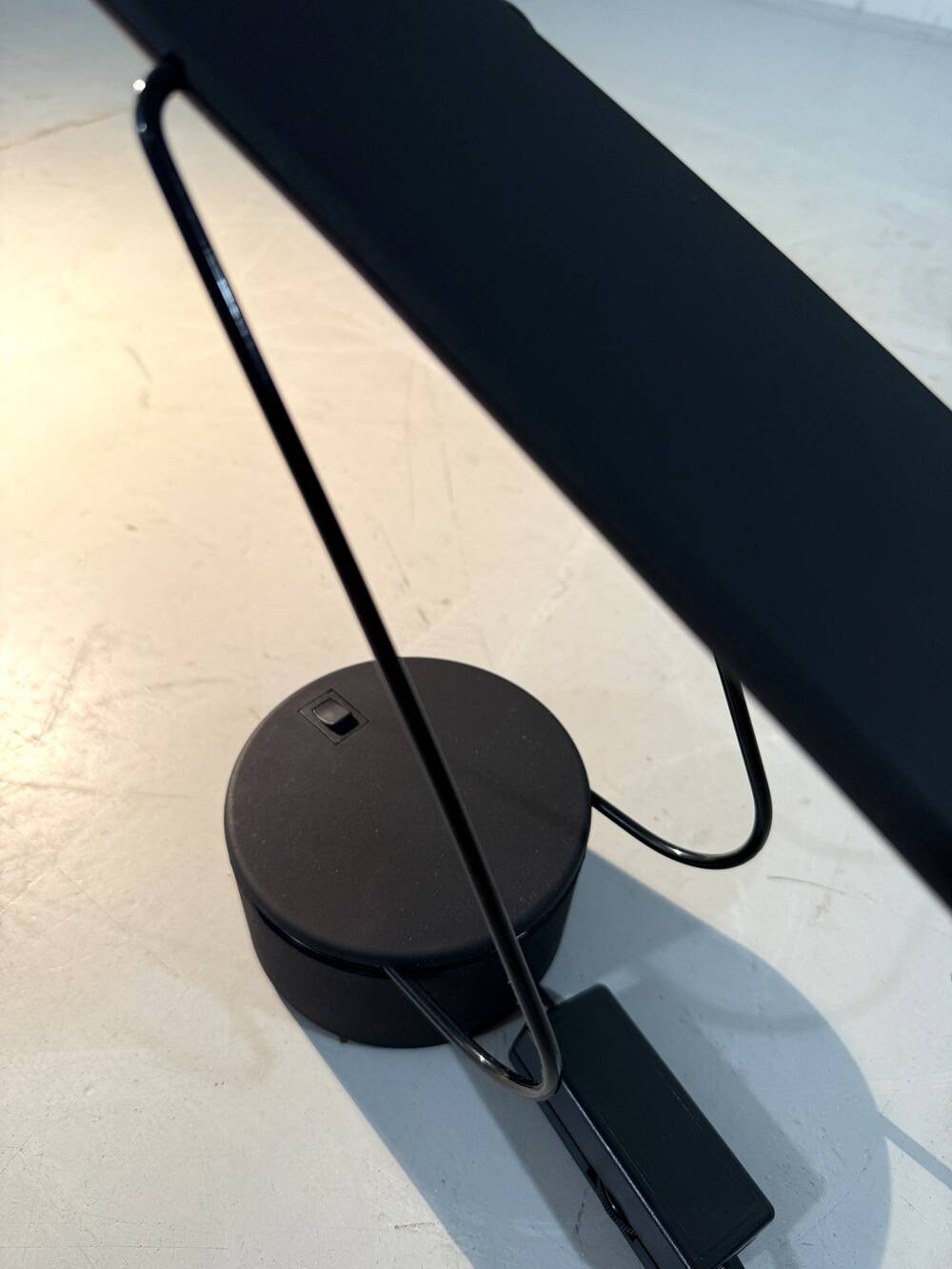 Dove desk lamp Mario Barbaglia & Marco Colombo, Italy