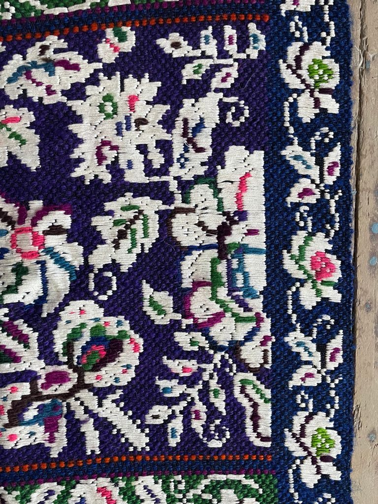 Romanian floral rug with pigeons handwoven in wool