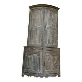 Oak corner cabinet from the 18th century.