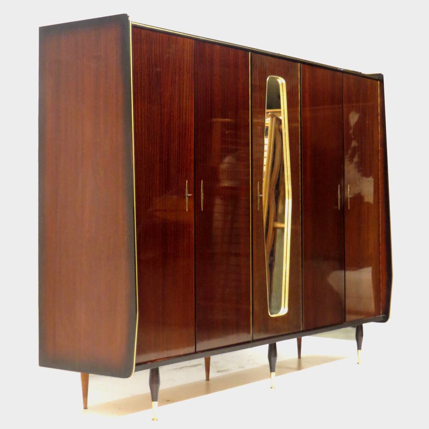 Grand armoire vintage en teck à 5 portes avec miroir, années 1960.