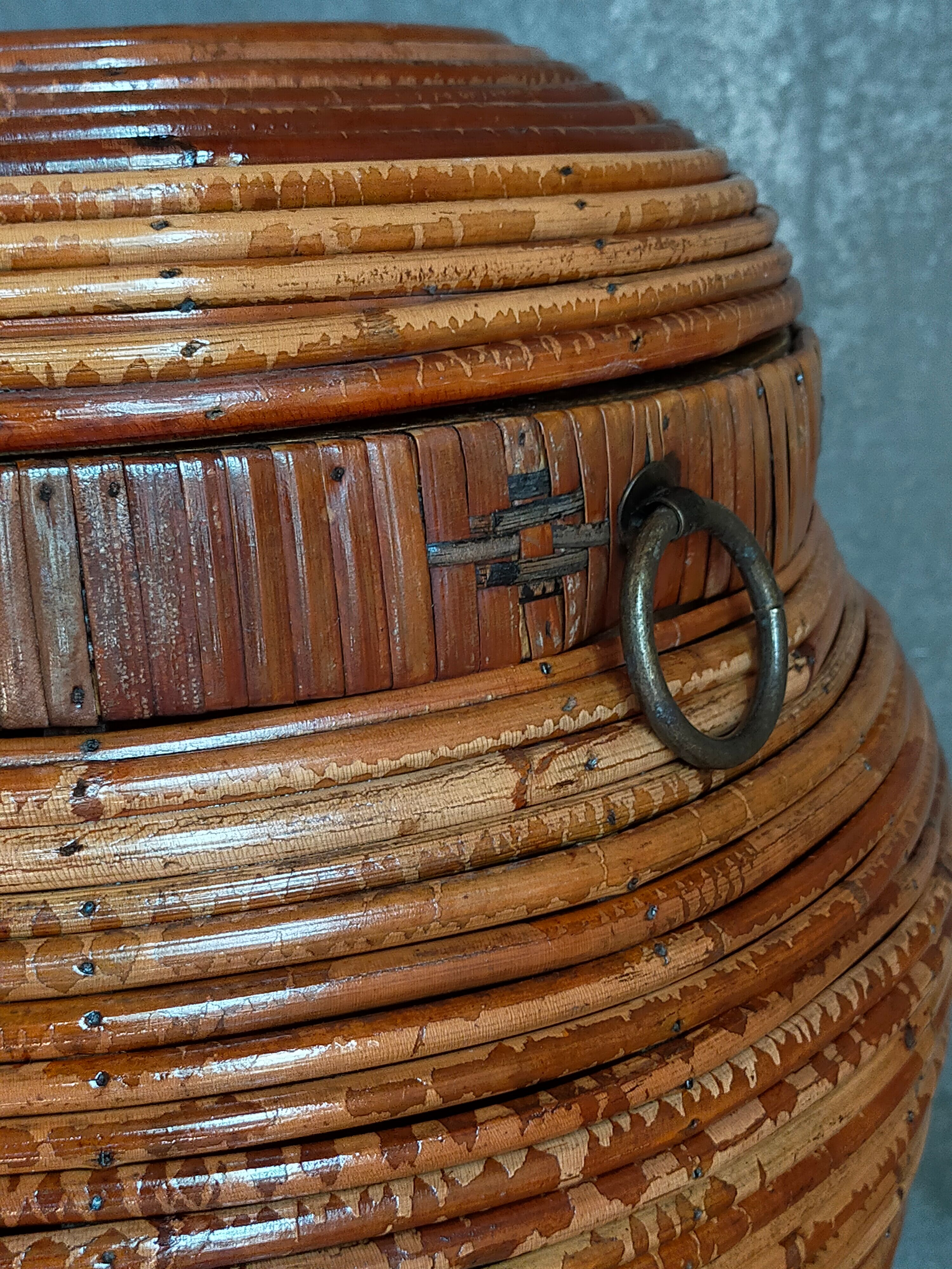 Basket with wooden lid and rattan early XXth