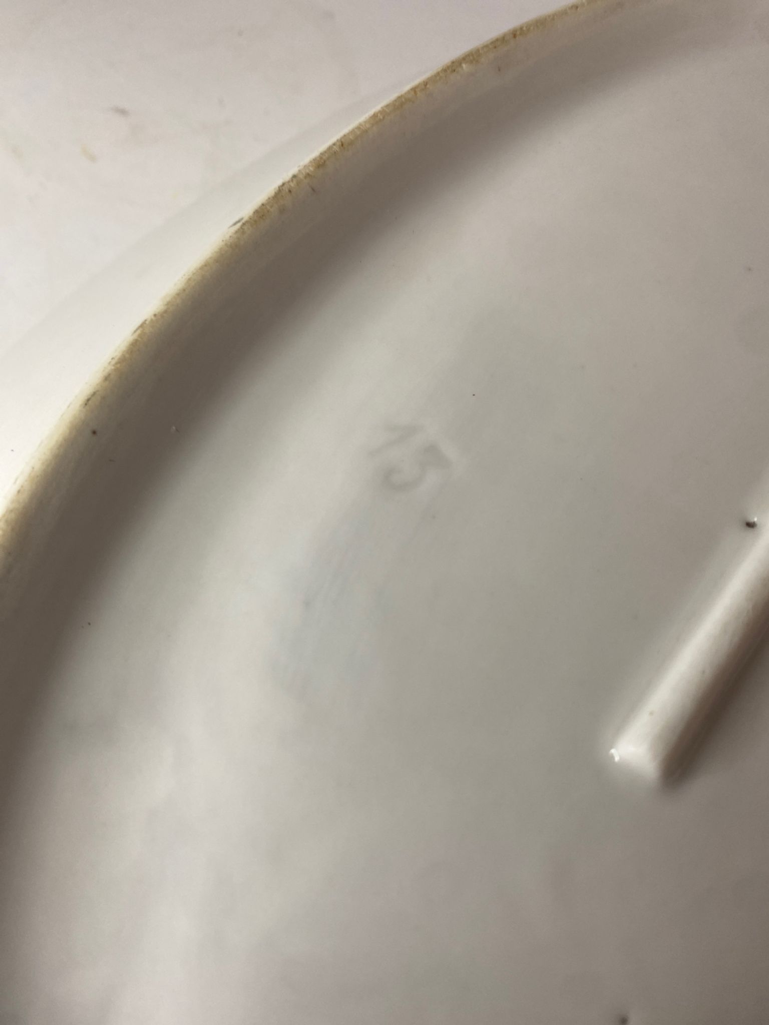 Plat blanc en porcelaine